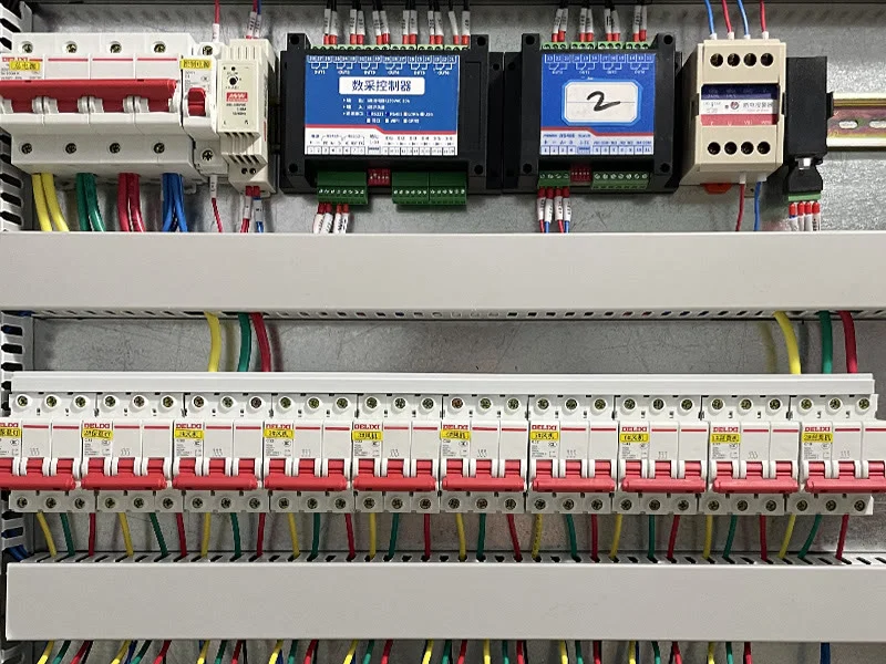Wiring inside a YenGear intelligent control cabinet